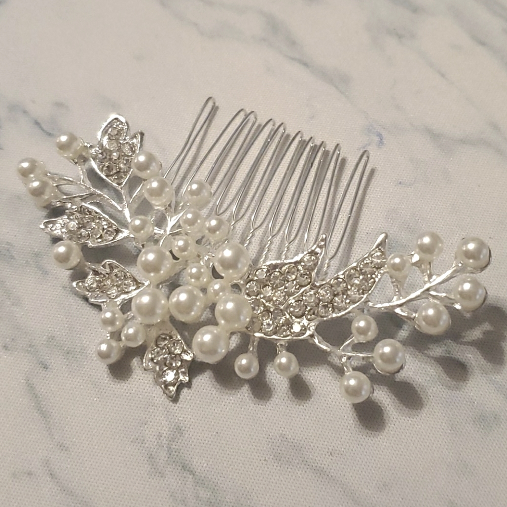 Wedding / Bridal Pearl & Crystals Hair Comb